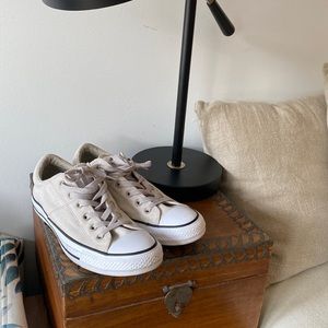 Women’s low top converse